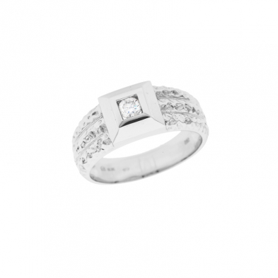detail Pánský prsten z bílého zlata s diamantem