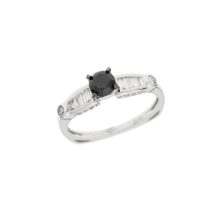 Prsten z bílého zlata s černým a bílými diamanty. Hranatý tvar, zdobeno na boku