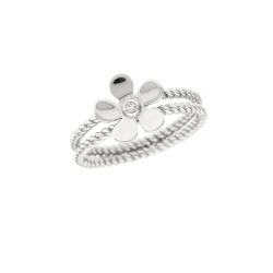 Prsten z bílého zlata s diamantem, velice zdobná práce