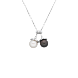 Závěs s bílého zlata s bílou a černou perlou a diamanty. Max.délka 46cm