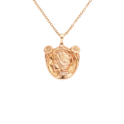 Přívěsek z růžového zlata s diamanty. Délka 44,5cm