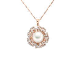 Přívěsek z růžového zlata s perlou a diamanty. Délka řetízku 40cm