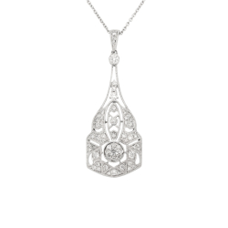 Přívěsek z bílého zlata s diamanty. Délka 45cm, možno zkrátit na 42cm