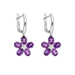 Náušnice z bílého zlata s ametysty a diamanty. Celková délka 3,00cm