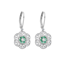 Náušnice z bílého zlata se smaragdy a diamanty. Celková délka 2,90cm