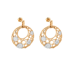 Náušnice ze žlutého zlata zdobené bílým zlatem s diamanty. Výška 2,40cm