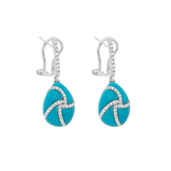 Náušnice z bílého zlata s tyrkysy a diamanty. Celková délka 2,60cm