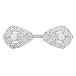 Brož z bílého zlata ve stylu art deco s perlami a diamanty. Délka 7cm