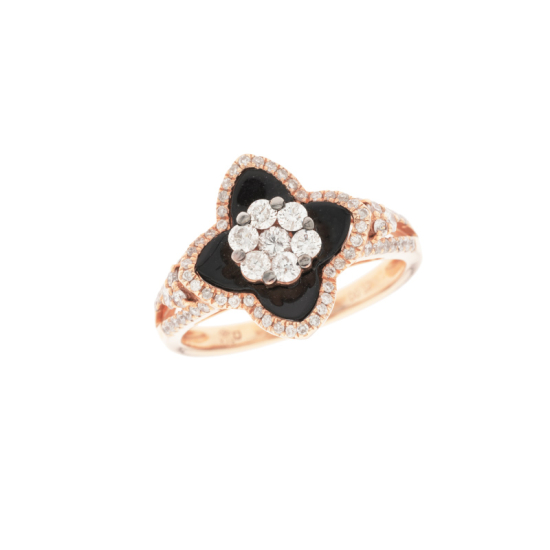 detail Prsten z růžového zlata s diamanty a onyxem