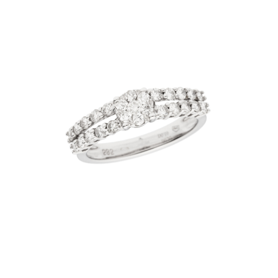 detail Prsten z bílého zlata s diamanty