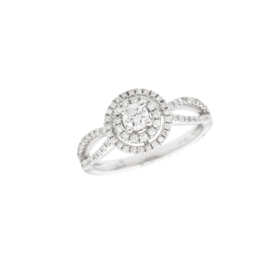 detail Prsten z bílého zlata s diamanty. Velice jemná, efektní práce