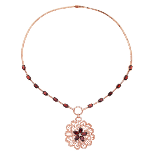 detail Náhrdelník z růžového zlata s granáty a diamanty. Délka 45cm