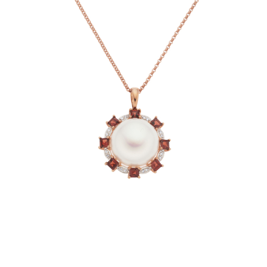 detail Náhrdelník z růžového zlata s perlou, granáty a diamantem. Délka 40,5cm