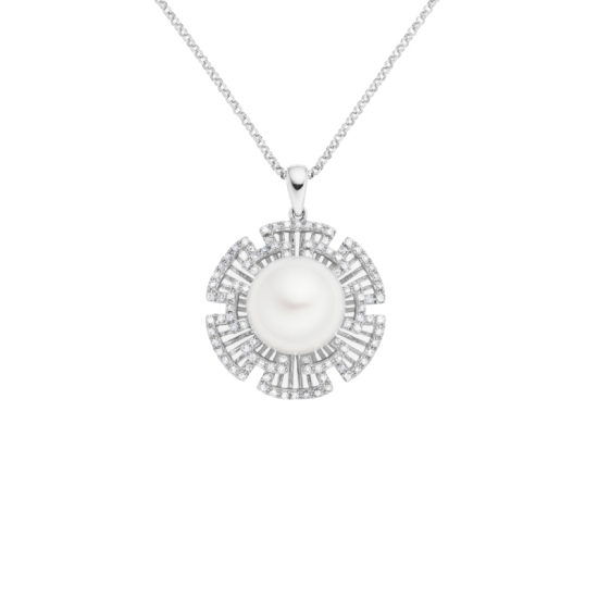 detail Přívěsek z bílého zlata s diamanty a perlou. Délka řetízku 40cm