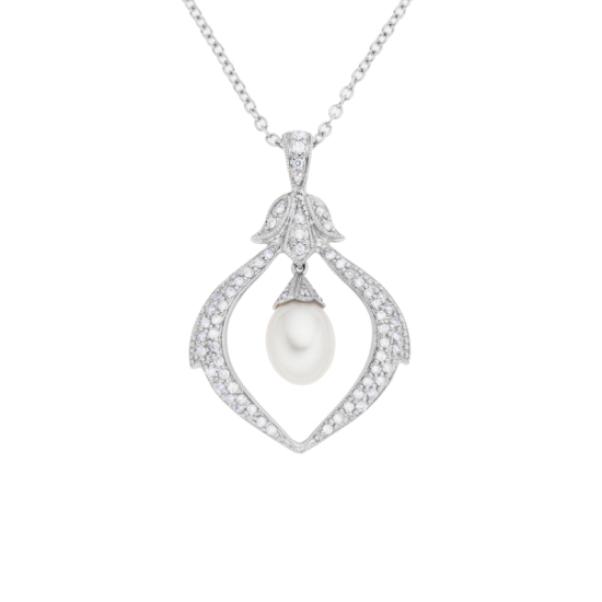 detail Přívěsek z bílého zlata s diamanty a perlou. Délka řetízku 44cm