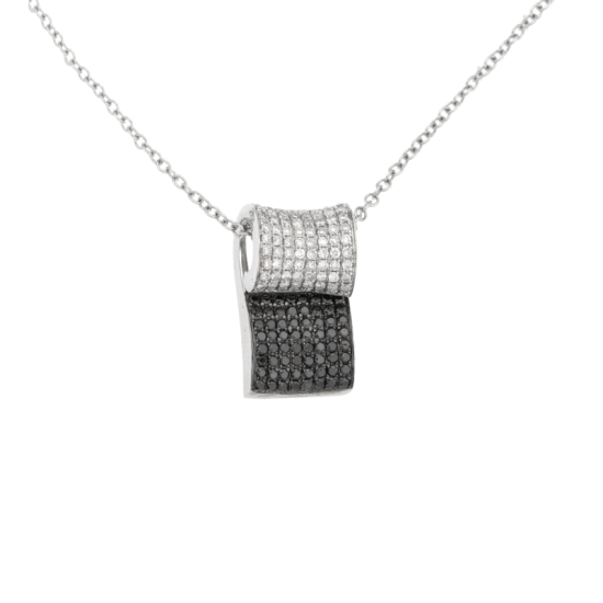 detail Přívěsek z bílého zlata s černými a bílými diamanty na řetízku o délce 45cm