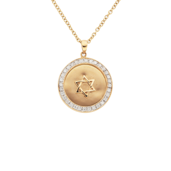 detail Přívěsek ze žlutého zlata s diamanty. Řetízek o délce 45cm