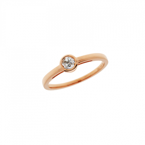 detail Prsten z růžového zlata s diamantem