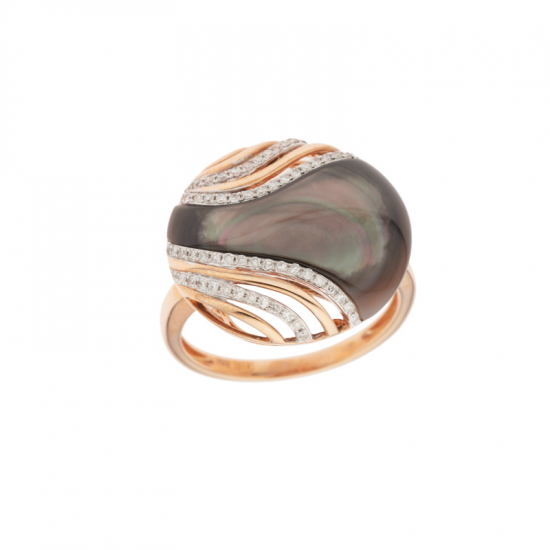 detail Prsten z růžového zlata s černou perletí a diamanty