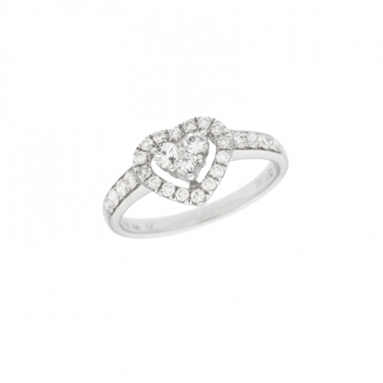 detail Prsten z bílého zlata ve tvaru srdce s diamanty