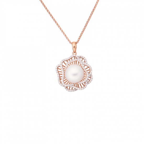 detail Přívěs s řetízkem z růžového zlata se sladkovodní perlou a diamanty
