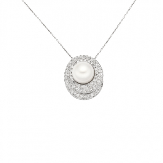 detail Přívěsek z bílého zlata s perlou a diamanty.Na řetízku o délce 46cm