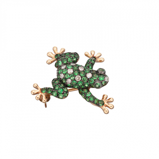 detail Brož - žabka z růžového zlata se zelenými granáty a diamanty. Délka 2,30cm